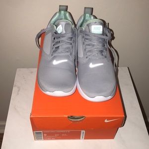 Nike Womens Lunarsolo EL Sneakers